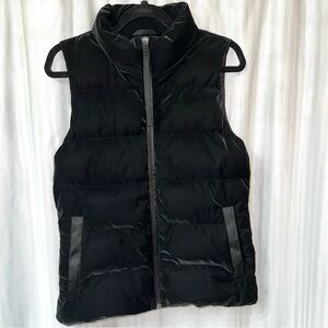 Athleta black velvet front puffer vest in Medium